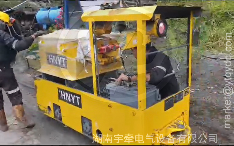 2.5噸防爆蓄電池電機(jī)車(chē)海外運(yùn)行.jpg